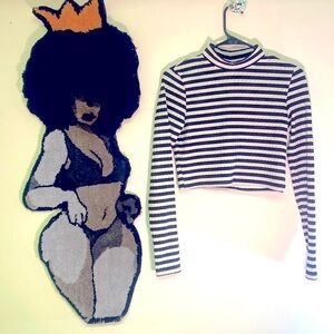 H&M cropped turtleneck and cropped waist. Black/white stripes long sleeves.